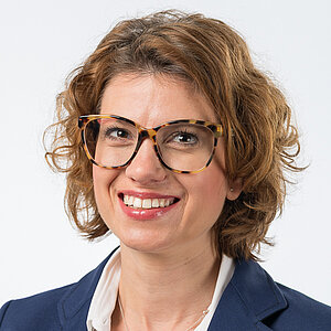 Stockinger United Optics Team Portrait Lisa Stockinger