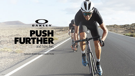 Ein Radfahrer mit Oakley Sportbrille